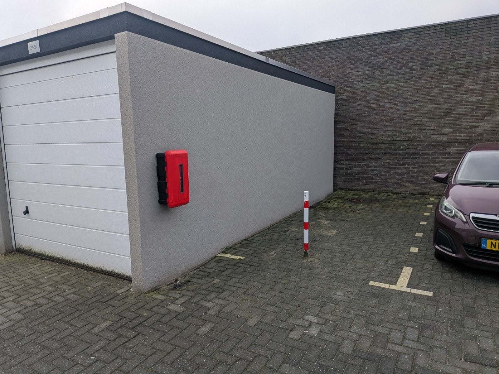 Parkeerplaats te huur in Weert, Auto diversen, Autostallingen en Garages