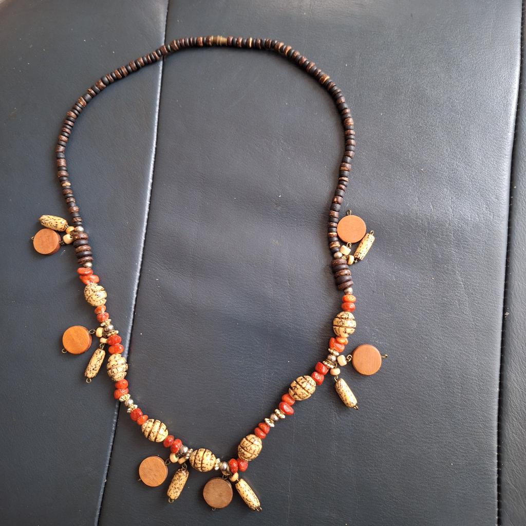 Mooie ketting met houten kralen, Ophalen of Verzenden, Zo goed als nieuw, Bruin, Overige materialen