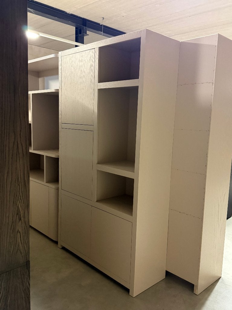 vakkenkast taupe eiken fineer Hotel chique japandi stijl, Huis en Inrichting, Kasten | Boekenkasten, Ophalen, 100 tot 150 cm, 200 cm of meer