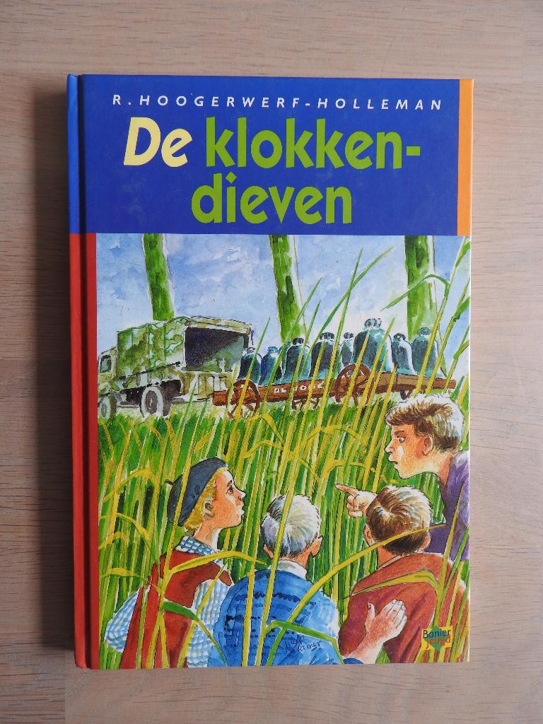 De klokkendieven - R. Hoogerwerf-Holleman, Ophalen of Verzenden, Tweede Wereldoorlog, Zo goed als nieuw, Overige onderwerpen
