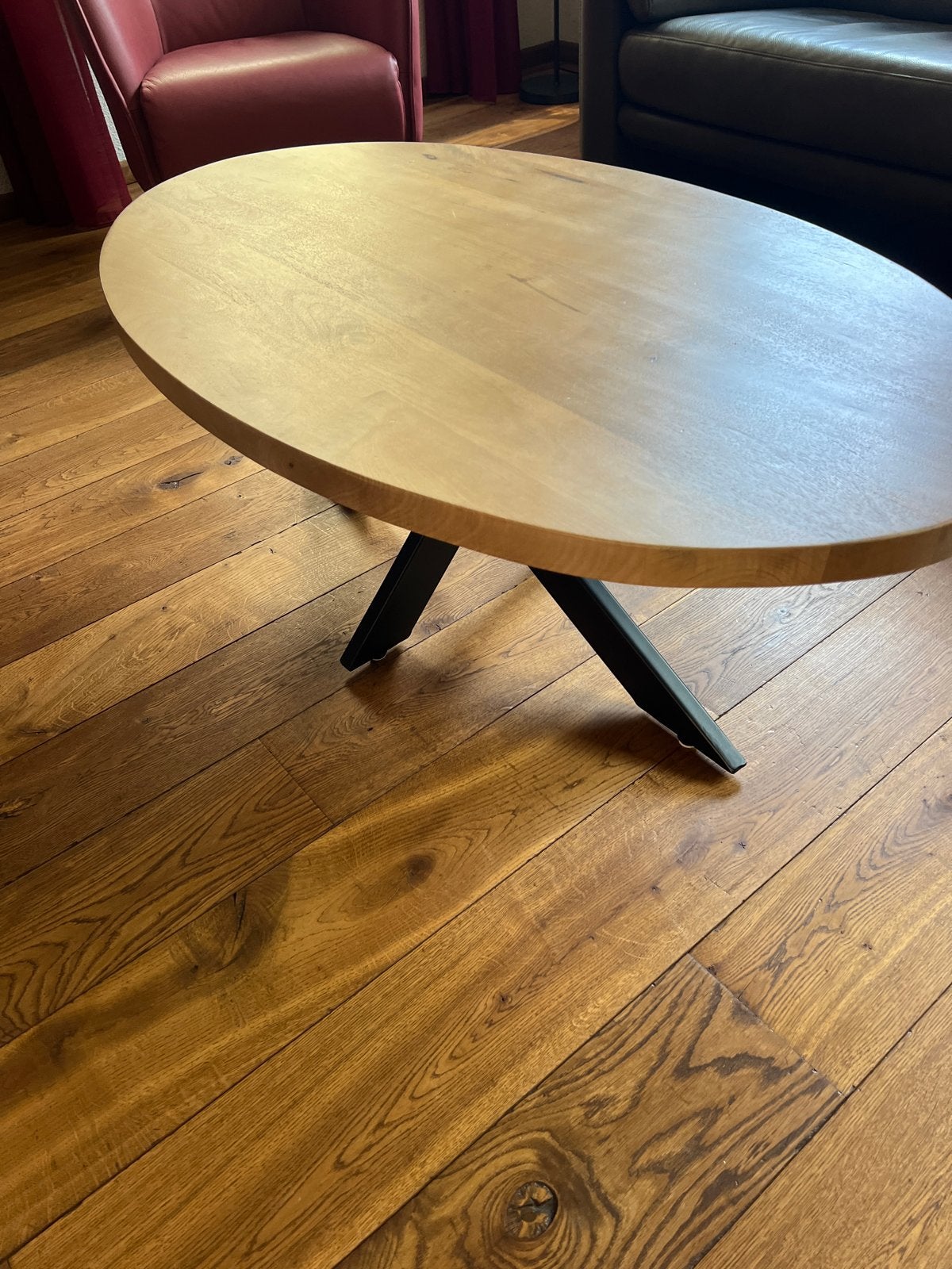 Ovale salontafel mangohout met metalen onderstel, Huis en Inrichting, Tafels | Salontafels, Ophalen, Gebruikt, 100 tot 150 cm