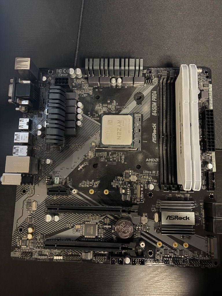 AMD Ryzen 5 5600 + ASRock B450M PRO4 + 16GB Corsair RGB RAM, Computers en Software, Zo goed als nieuw, Gaming, 3 tot 4 Ghz, 16 GB