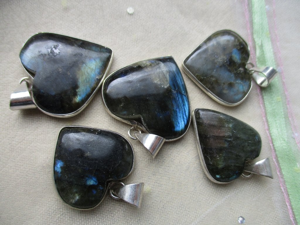 partij madagascar labradoriet natuursteen harten hangers, Nieuw, Ophalen of Verzenden, Steen of Mineraal, Met edelsteen