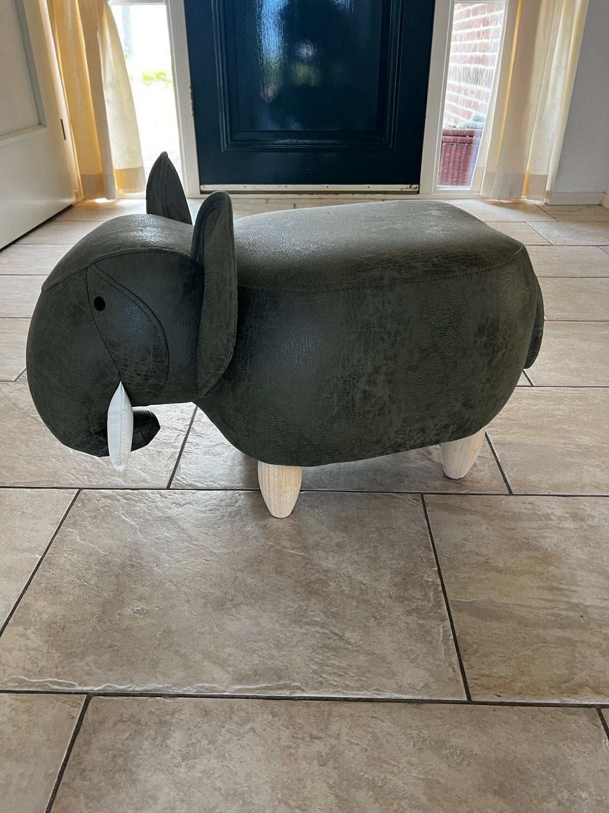 € 10, -. Leuke olifant: kinderkruk/poef/voetenbank, Huis en Inrichting, Ophalen, Groen, Overige materialen, Zo goed als nieuw