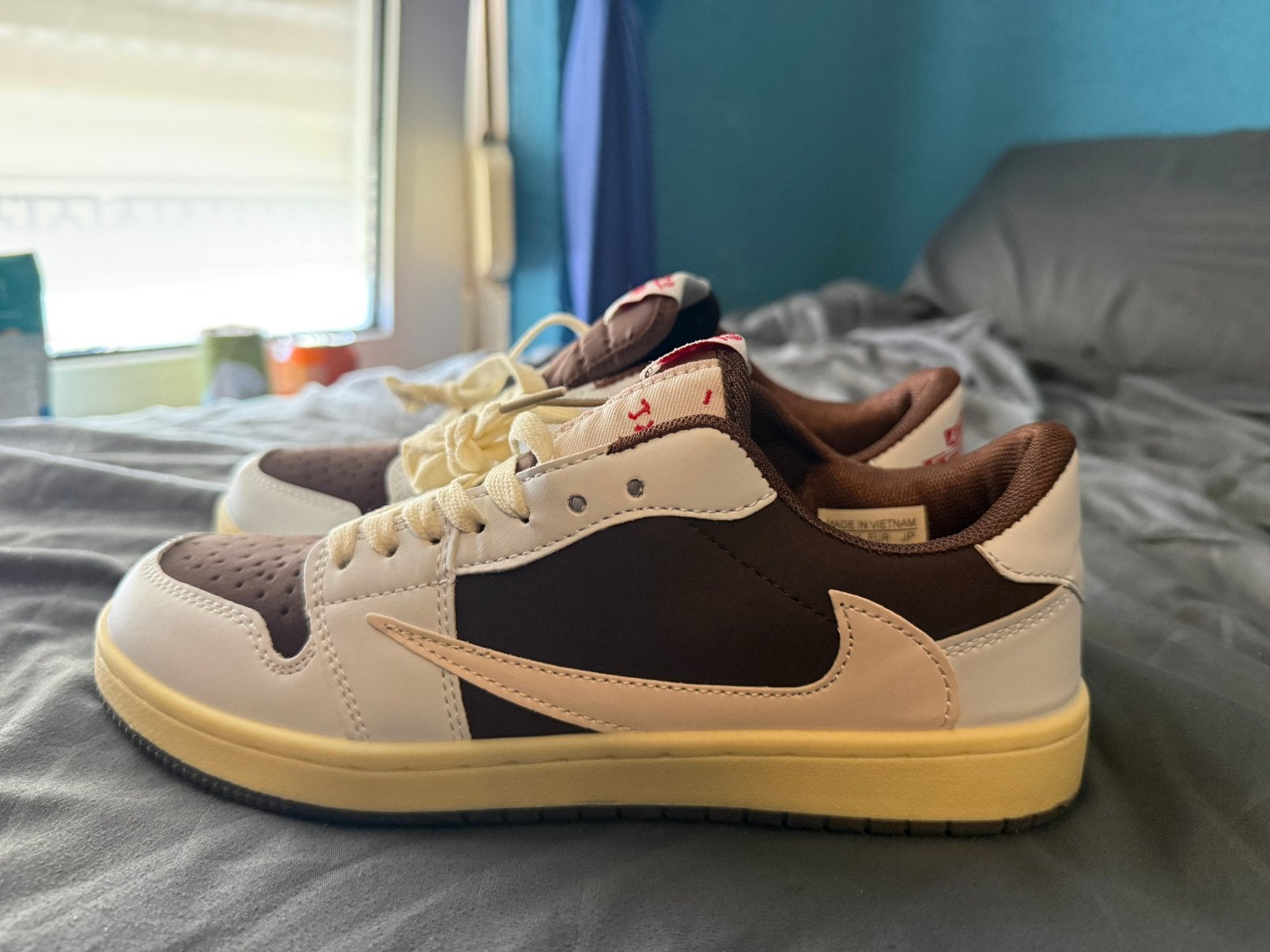 Nieuwe Travis Scott Jordan 1 Low Reverse Mocha, Ophalen of Verzenden, Zo goed als nieuw, Sneakers of Gympen