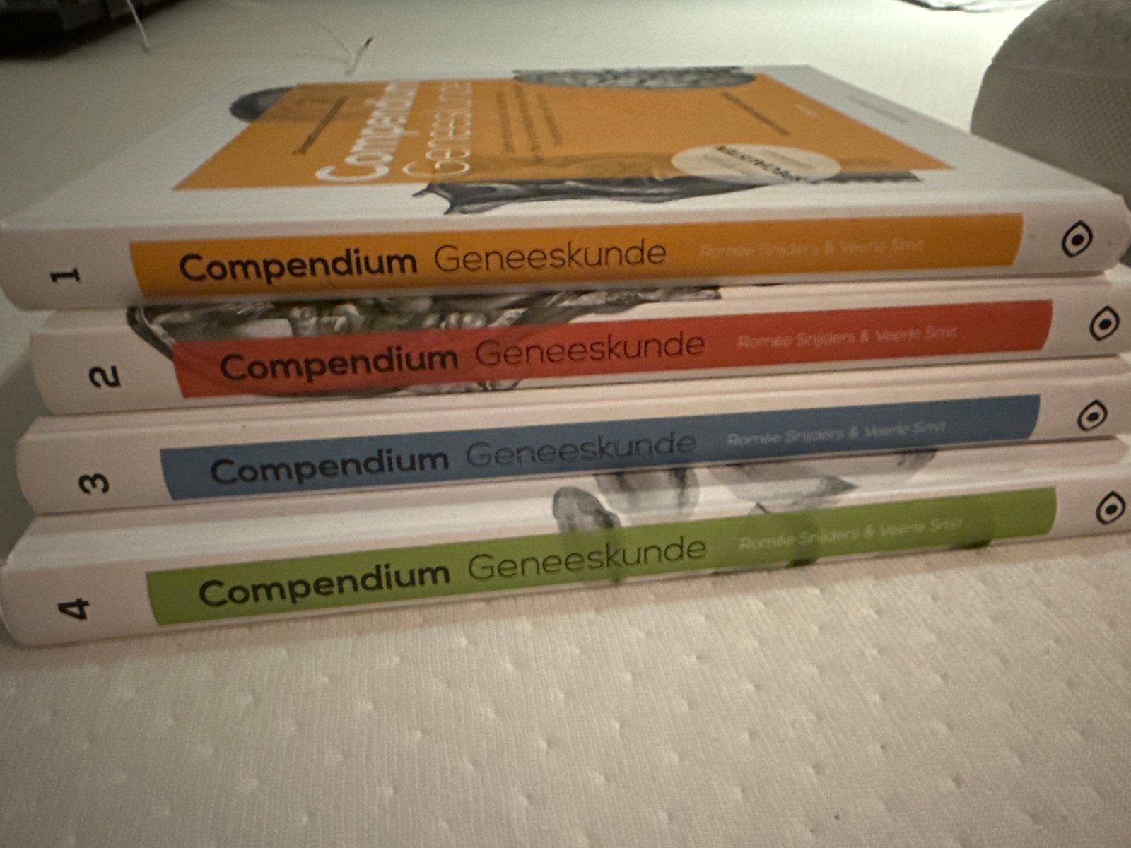 Compendium Geneeskunde deel 1-4 - Zo goed als nieuw, Ophalen of Verzenden, Beta, Zo goed als nieuw, WO