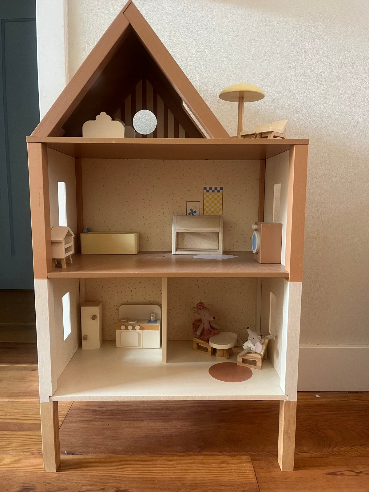 Petit Amelie Houten Poppenhuis / muizenhuis met Meubeltjes, Ophalen, Zo goed als nieuw, Poppenhuis