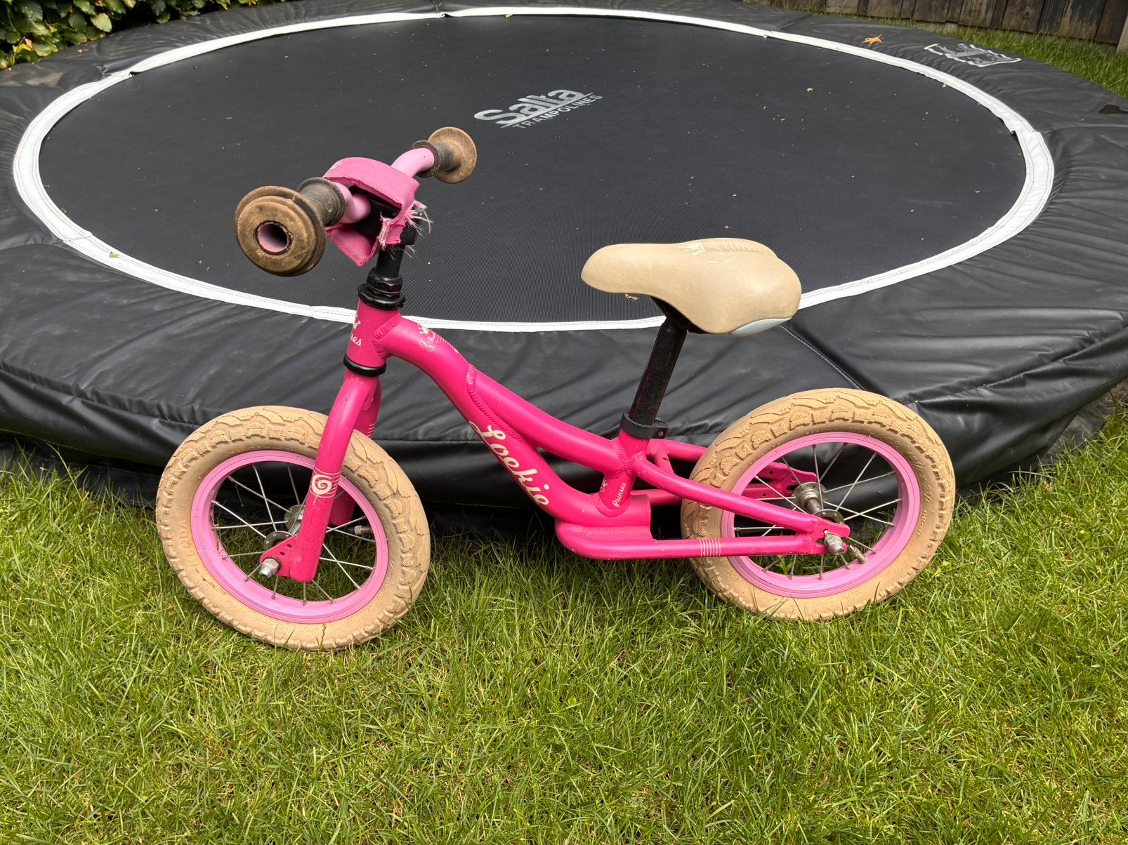 Super leuk loopfietsje loekie, prinses, Fietsen en Brommers, Ophalen, Gebruikt, Minder dan 16 inch