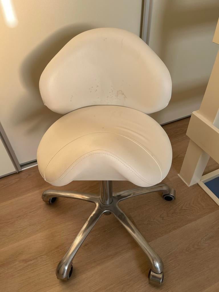 Ergonomische Zadelkruk op Wielen - Wit, Huis en Inrichting, Ophalen, Gebruikt, Wit, Metaal