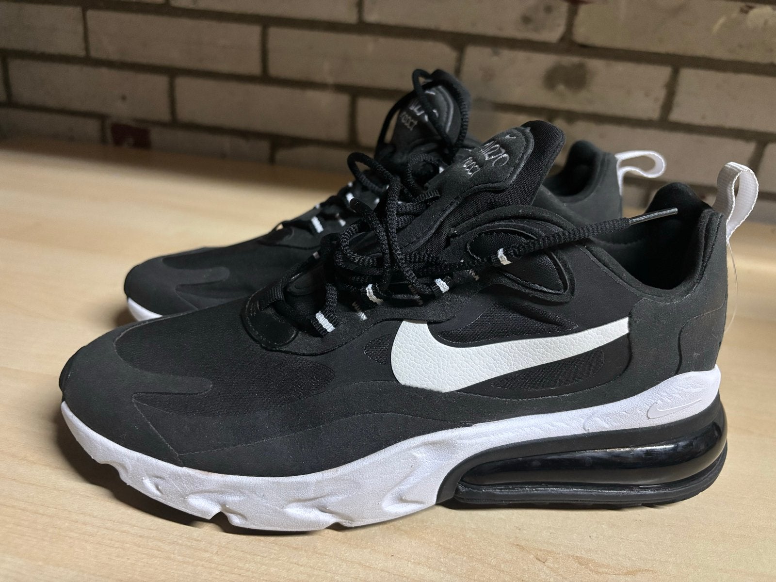 Nike Air Max 270 React Zwart/Wit - Maat 41, Ophalen of Verzenden, Zo goed als nieuw, Zwart, Sneakers of Gympen
