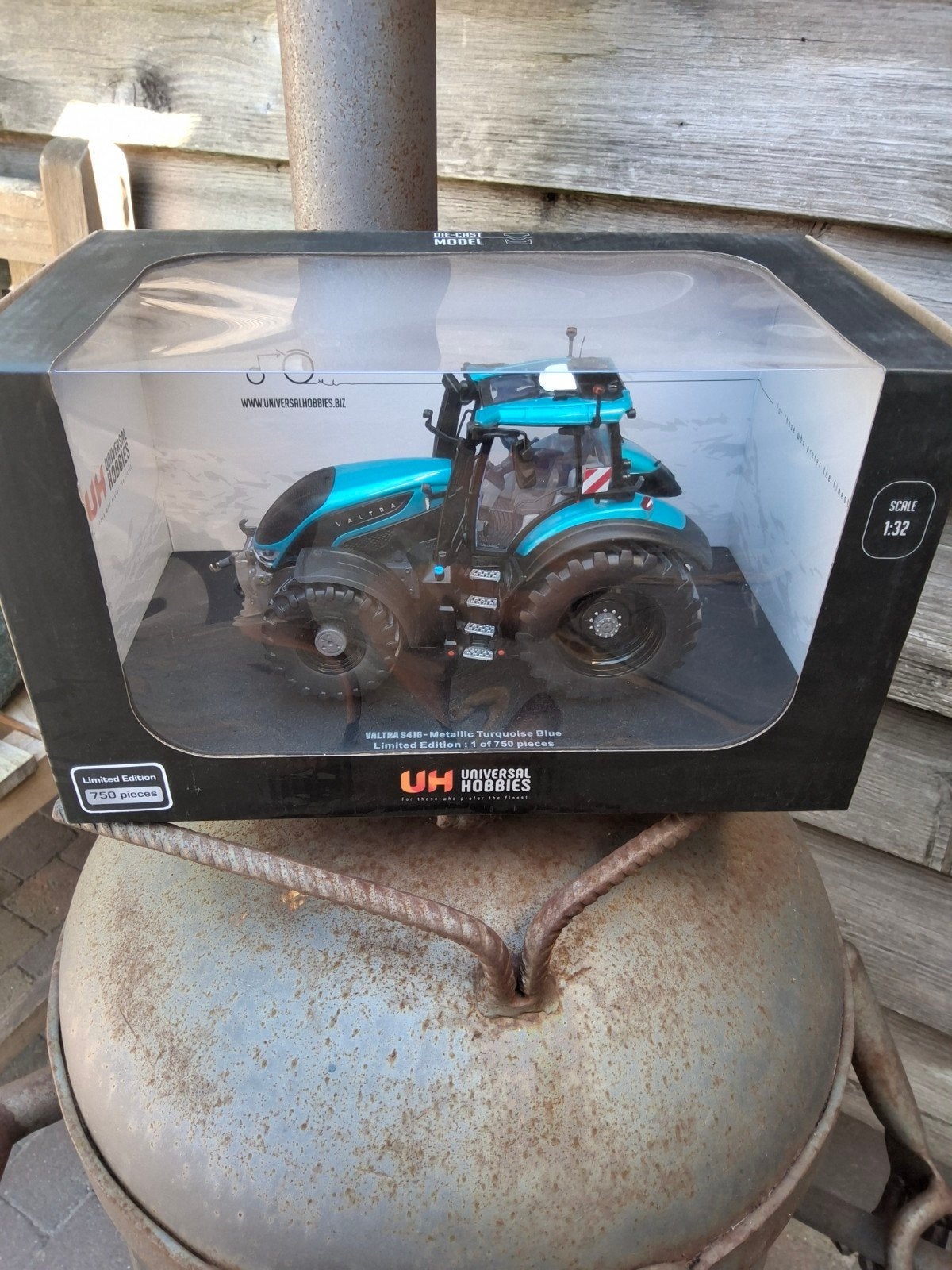 Valtra 8418 Metallic Turquoise Blue - Limited Edition 1:32, Overige merken, 1:32 tot 1:50, Overige typen, Nieuw