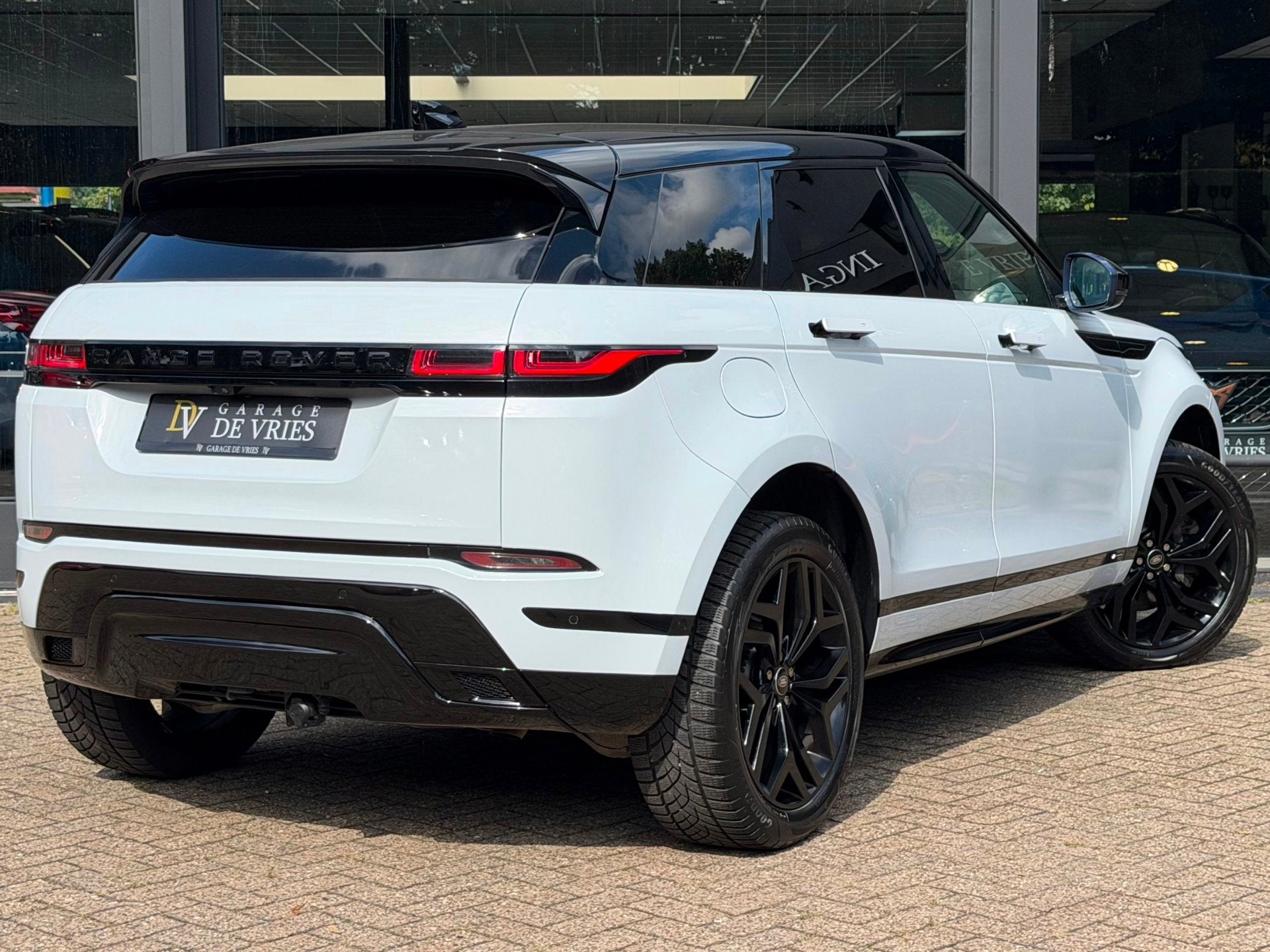 Land Rover Range Rover Evoque 2.0 P250 AWD R-Dynamic HSE Pan, Auto's, 249 pk, Gebruikt, Zwart, 4 cilinders