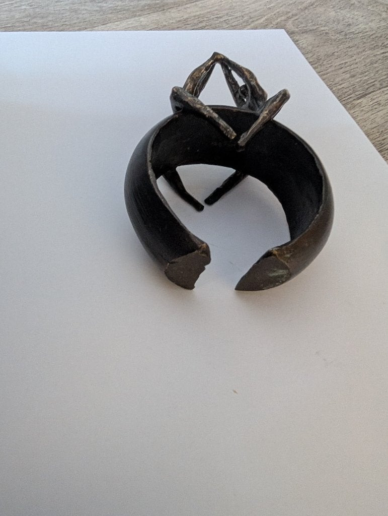 Beeldje Verbonden, Corrie Ammerlaan, Minder dan 20 cm, Ophalen of Verzenden, Brons, Beeld