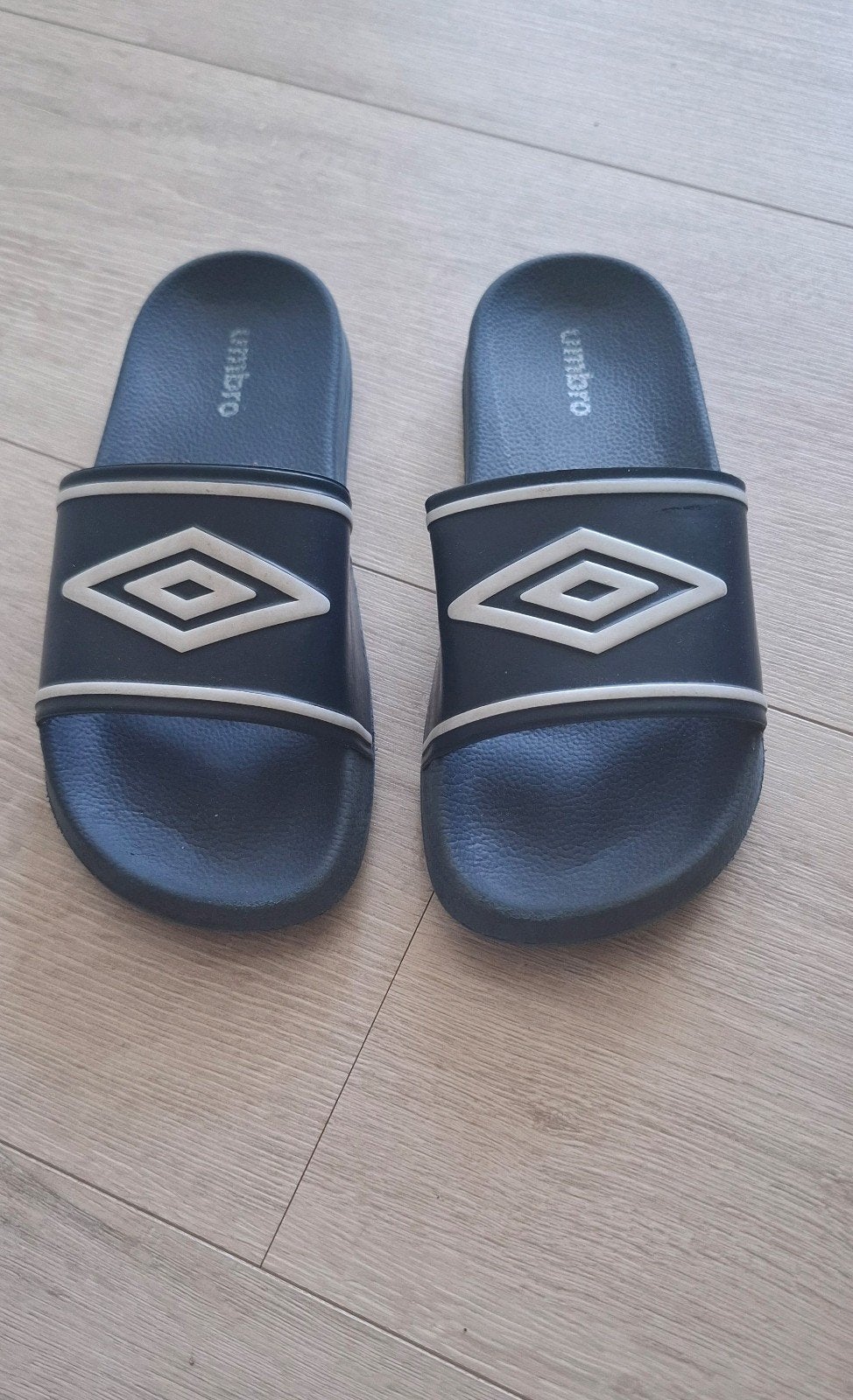 Umbro badslippers kind maat 34, Ophalen of Verzenden, Gebruikt, Jongen of Meisje, Laarzen