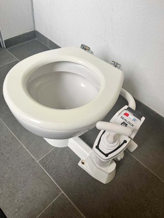 RM69 Scheepstoilet Sealock Anti-Hevel Handpomptoilet, Watersport en Boten, Bootonderdelen, Ophalen, Gebruikt, Kombuis en Sanitair