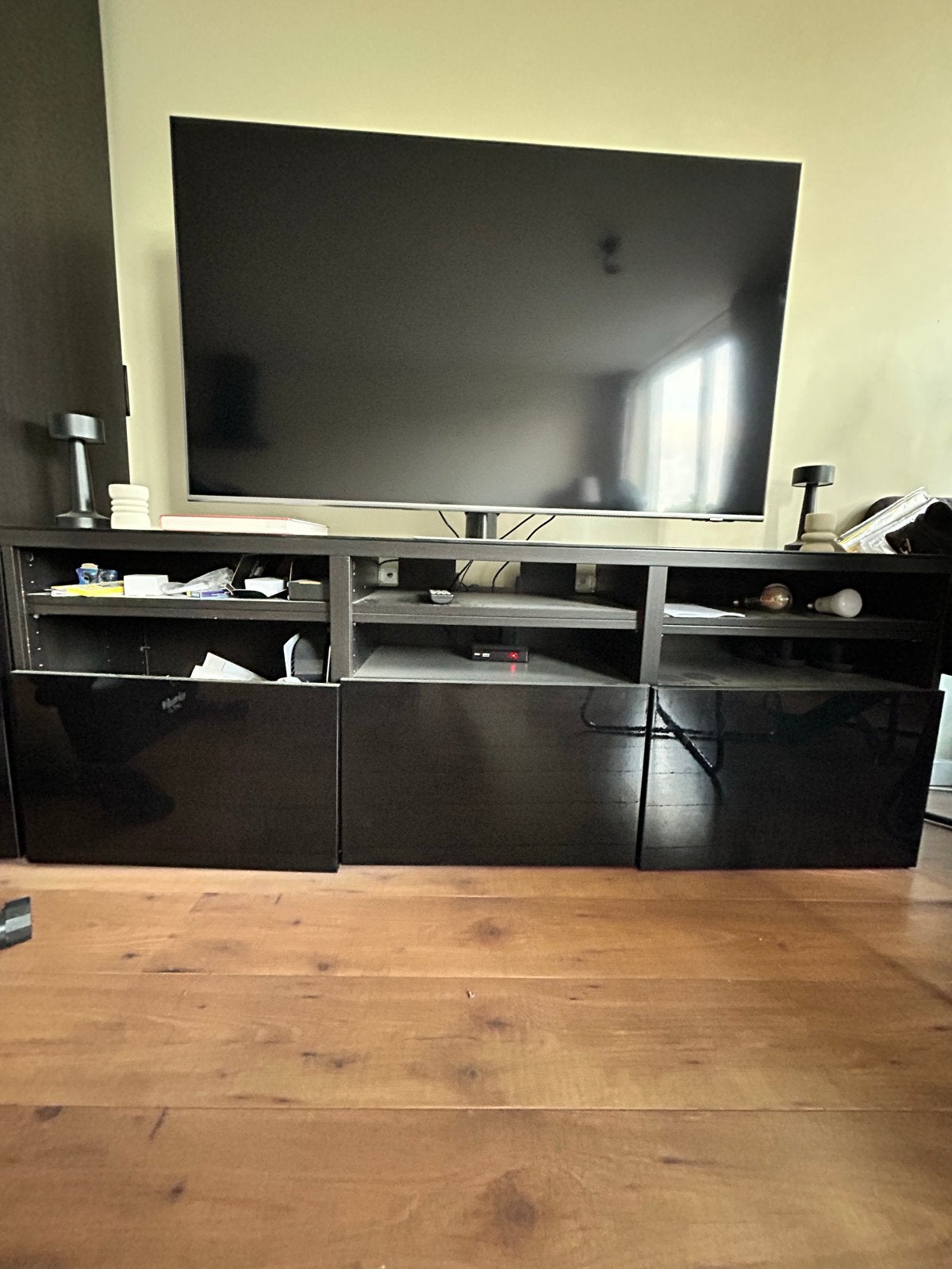 IKEA Besta TV-meubel zwart met glans deuren en glasplaat, Ophalen, Gebruikt, 150 tot 200 cm, Glas