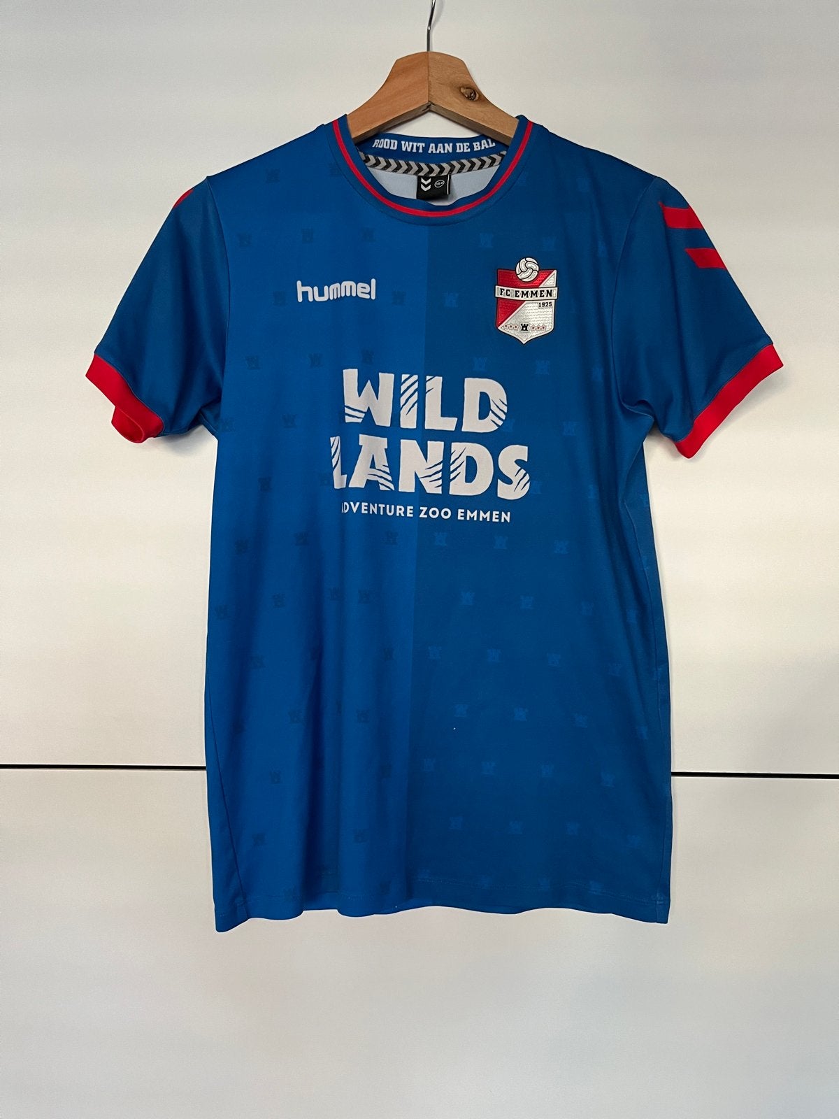 FC Emmen thuisshirt en broekje maat 164, Blauw, Overige maten, Ophalen of Verzenden, Zo goed als nieuw