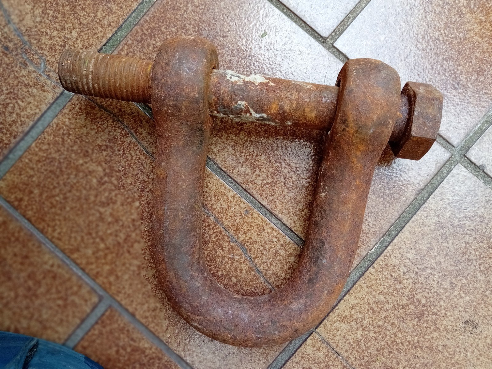 Zware roestige harpsluiting, Ophalen