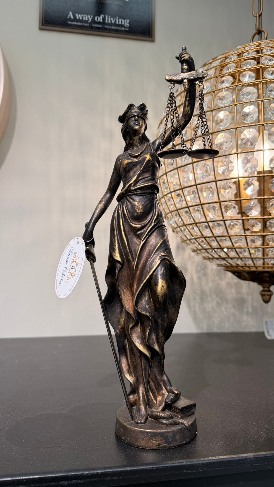 Vrouwe Justitia beeld brons, Verzenden