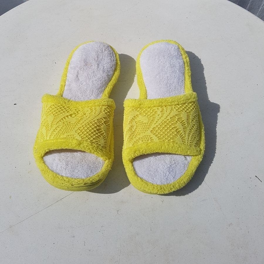 Leuke gele thuis / huis slippers. Mt 38-39 Merk Dreamfoams, Kleding | Dames, Schoenen, ., Geel, Ophalen of Verzenden, Zo goed als nieuw