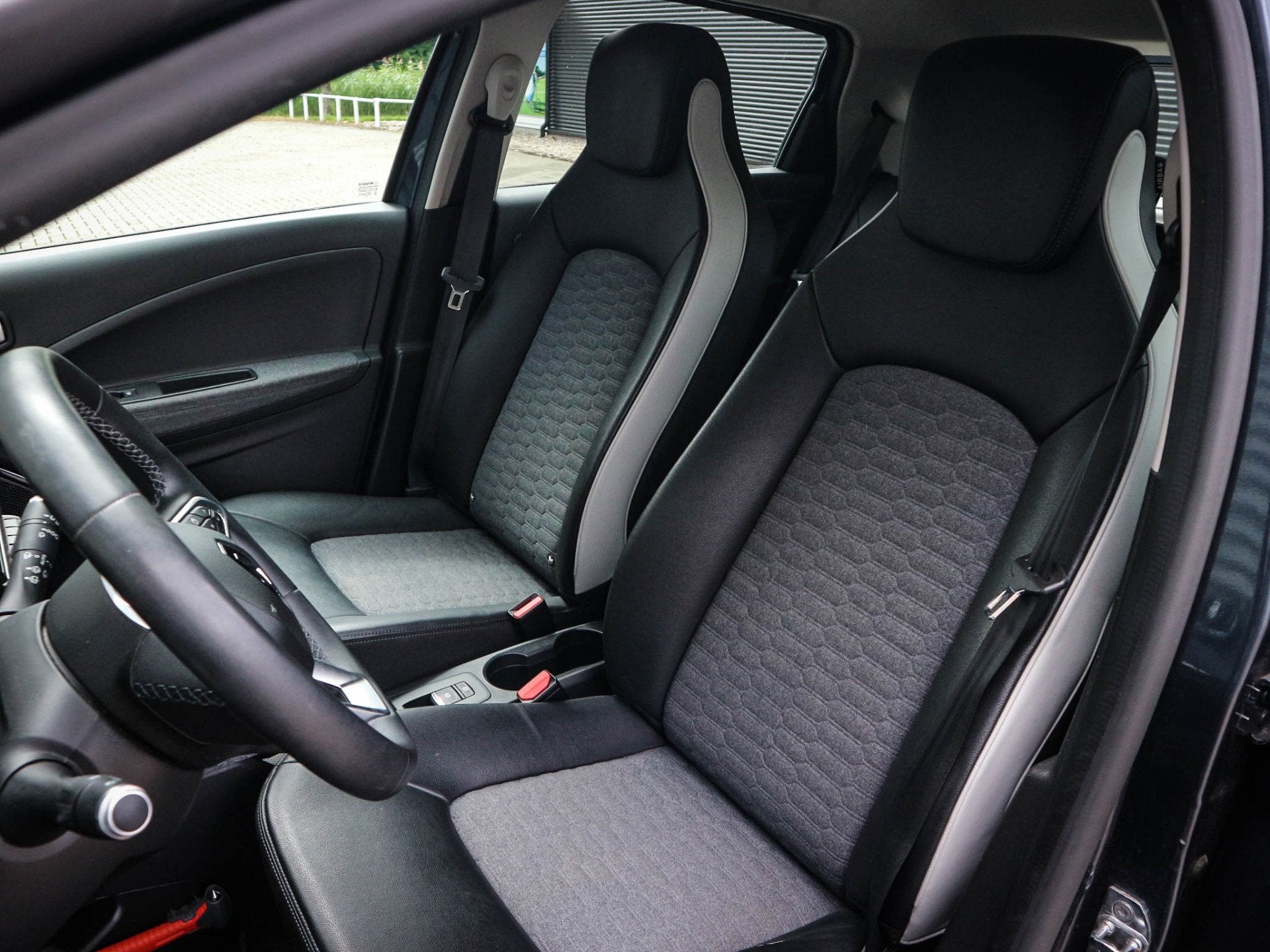 Renault ZOE R135 Intens 52 kWh | Clima | Navi | Cruise | Pdc, Auto's, Renault, 136 pk, Gebruikt, Zwart, Origineel Nederlands