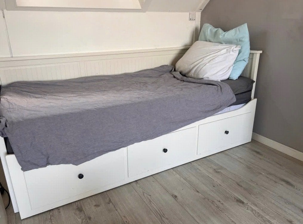 Bedbank Hemnes wit met lades en lattenbodem, Ophalen, Gebruikt, Wit, Tweepersoons