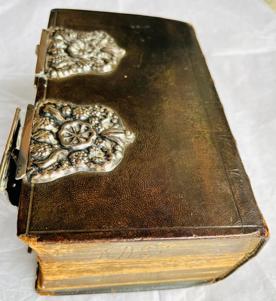 Antieke Staten Bijbel 1867 Met Dubbele Zilveren Sloten, Antiek en Kunst, Ophalen of Verzenden, Bijbel