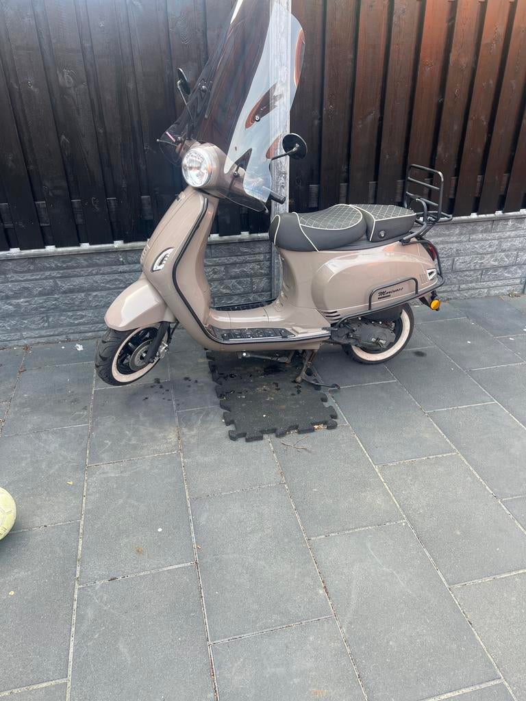 MOMO Special Edition Scooter + Accessoires, Zo goed als nieuw, Benzine, Ophalen, Overige merken