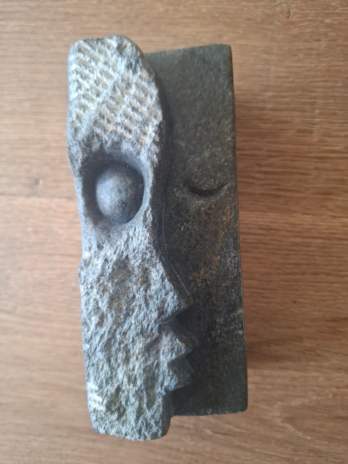 Uniek stenen beeld: Abstract gezicht, Minder dan 20 cm, Ophalen of Verzenden, Handgemaakt, Steen of Keramiek