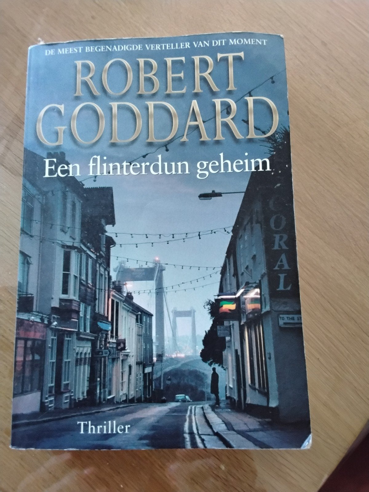 Robert Goddard - Een flinterdun geheim (Thriller), Ophalen of Verzenden, Gelezen, Robert Goddard, Europa overig