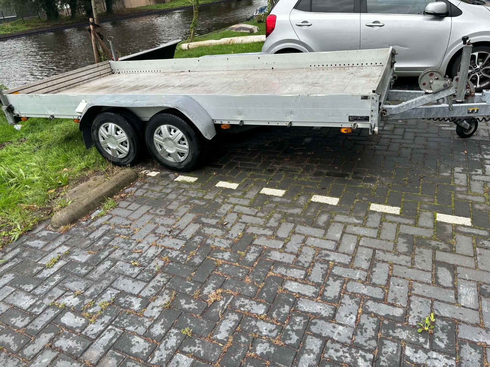 Robuuste dubbelassige aanhangwagen met lier, Ophalen, Gebruikt