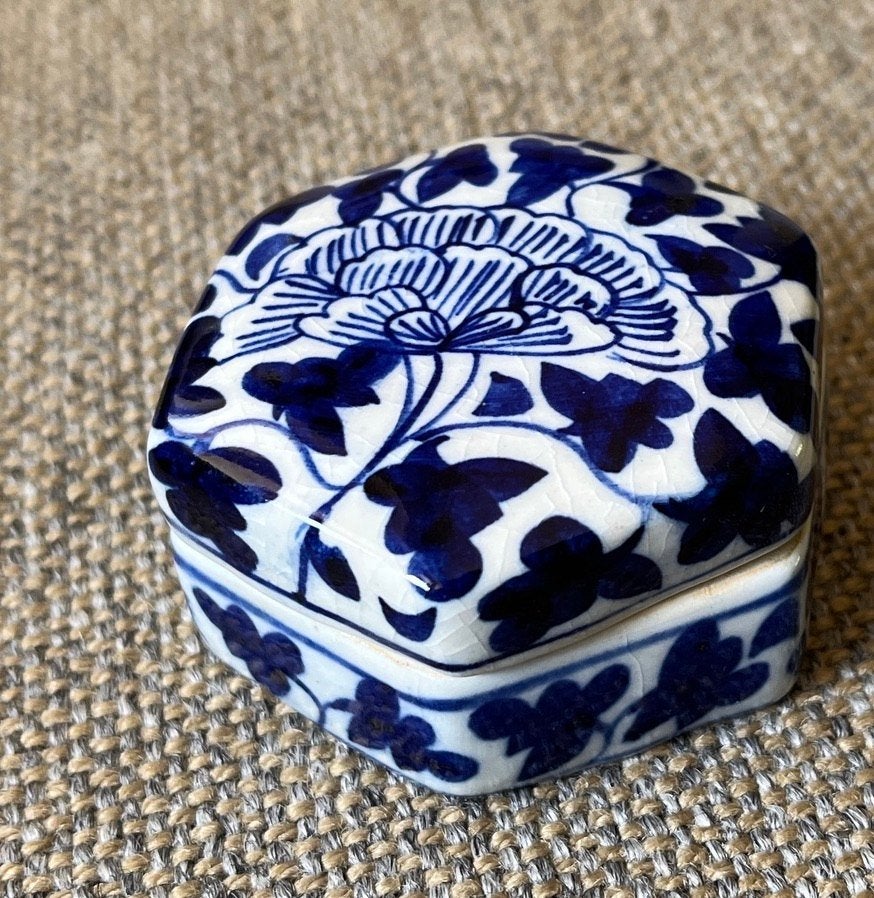 Klein porselein doosje, Ophalen of Verzenden