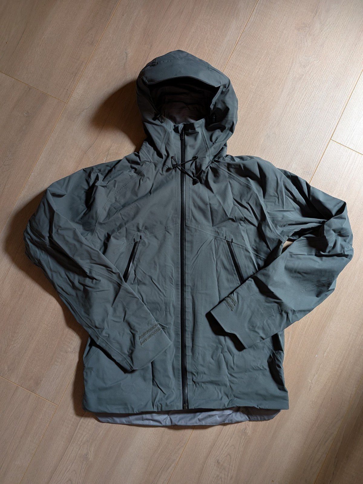 Quechua regenjas grijs maat M, zo goed als nieuw, Maat 38/40 (M), Verzenden, Zo goed als nieuw, Quechua