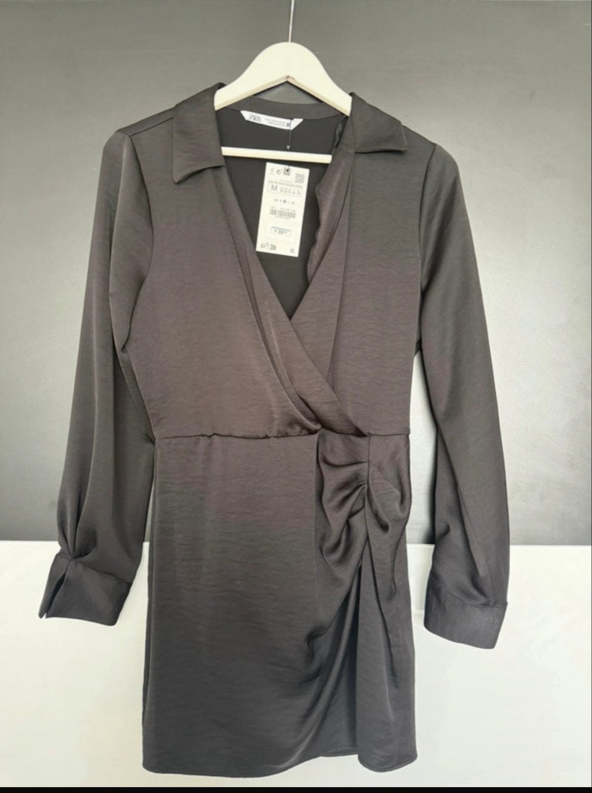 Zara nieuw satijn jurkje maat M - diep zwart, Kleding | Dames, Verzenden, Nieuw, Maat 38/40 (M), Zwart