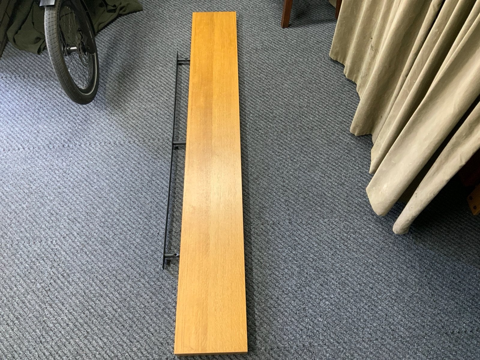 Houten plank met metalen beugel - Wandplank, Ophalen, Gebruikt
