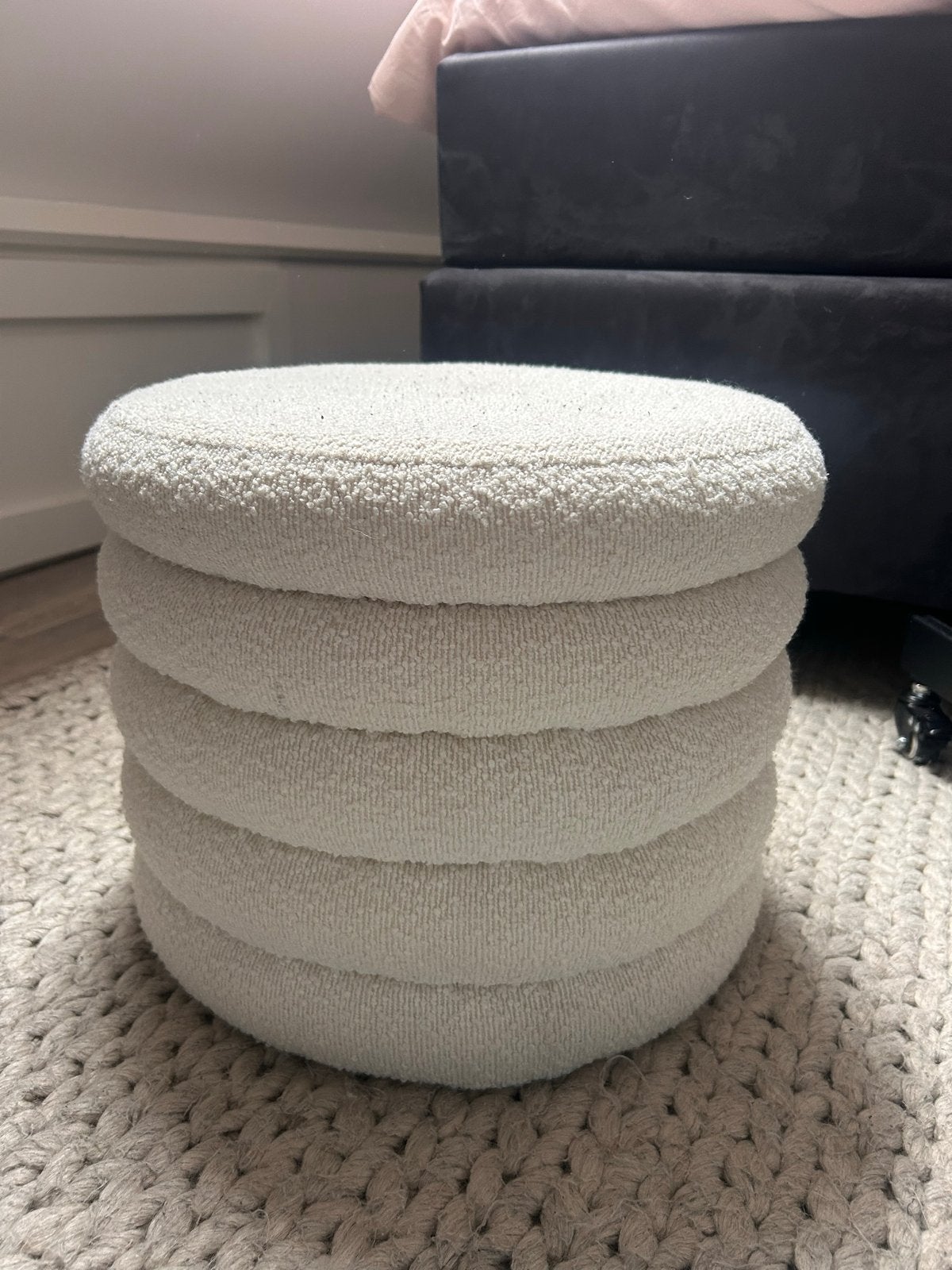 Teddy Poef Gelaagd met Opbergruimte - Troyes, Huis en Inrichting, Banken | Voetenbanken en Poefen, Ophalen, Minder dan 50 cm, Rond