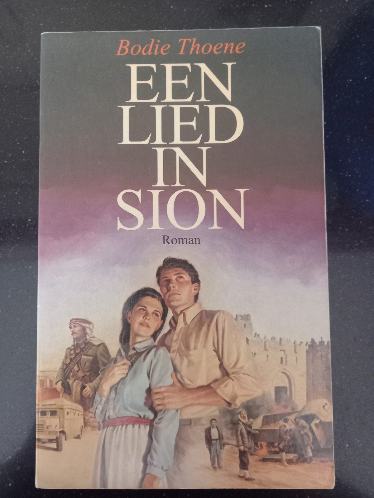 Thoene - 2 een lied in sion, Ophalen of Verzenden, Zo goed als nieuw, Thoene, Nederland