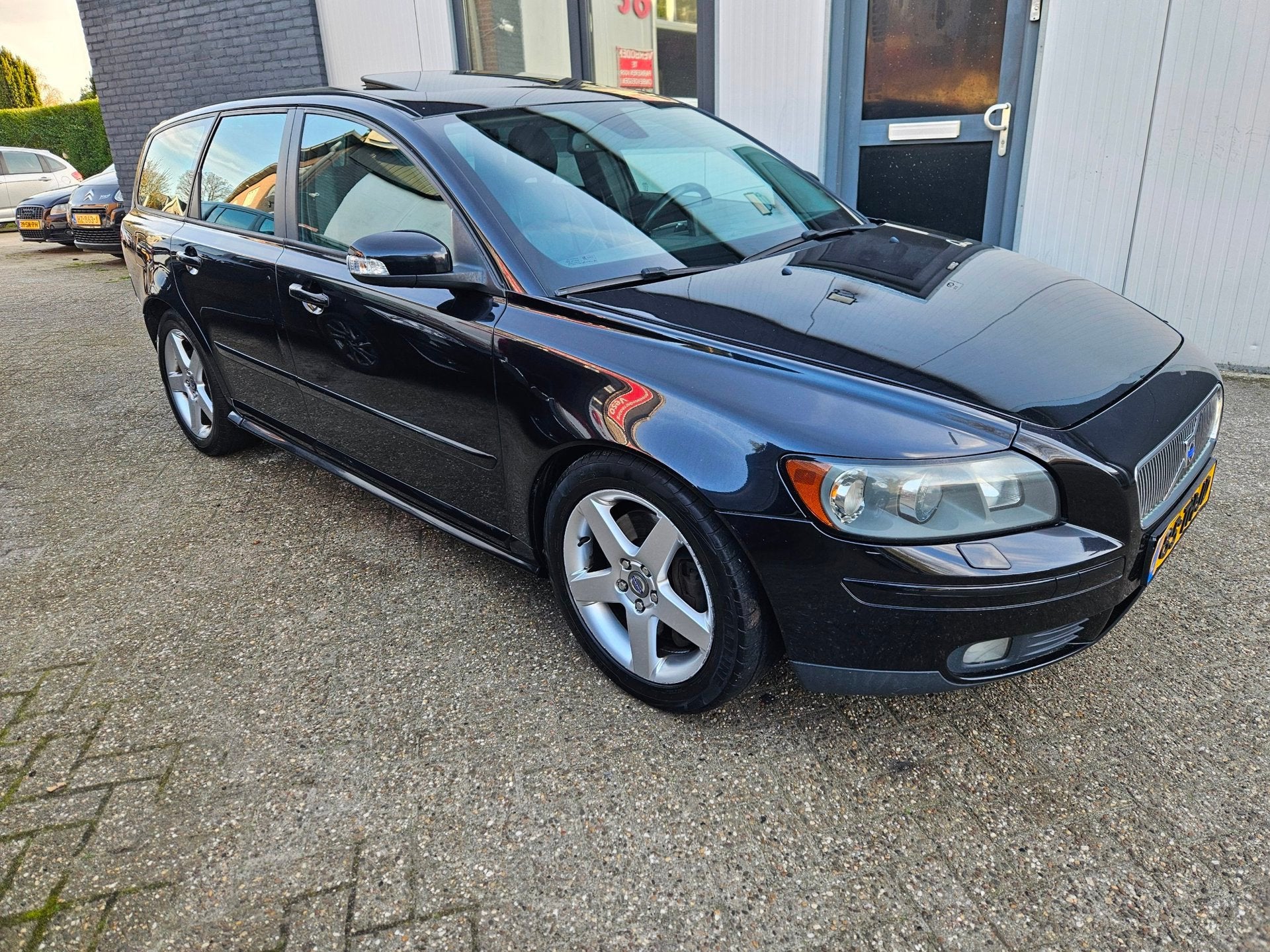 Volvo V50 2.5 T5 Summum|Airco|Cruise|Leder|Stoelverw|opendak, Auto's, Voorwielaandrijving, Gebruikt, Zwart, 700 kg