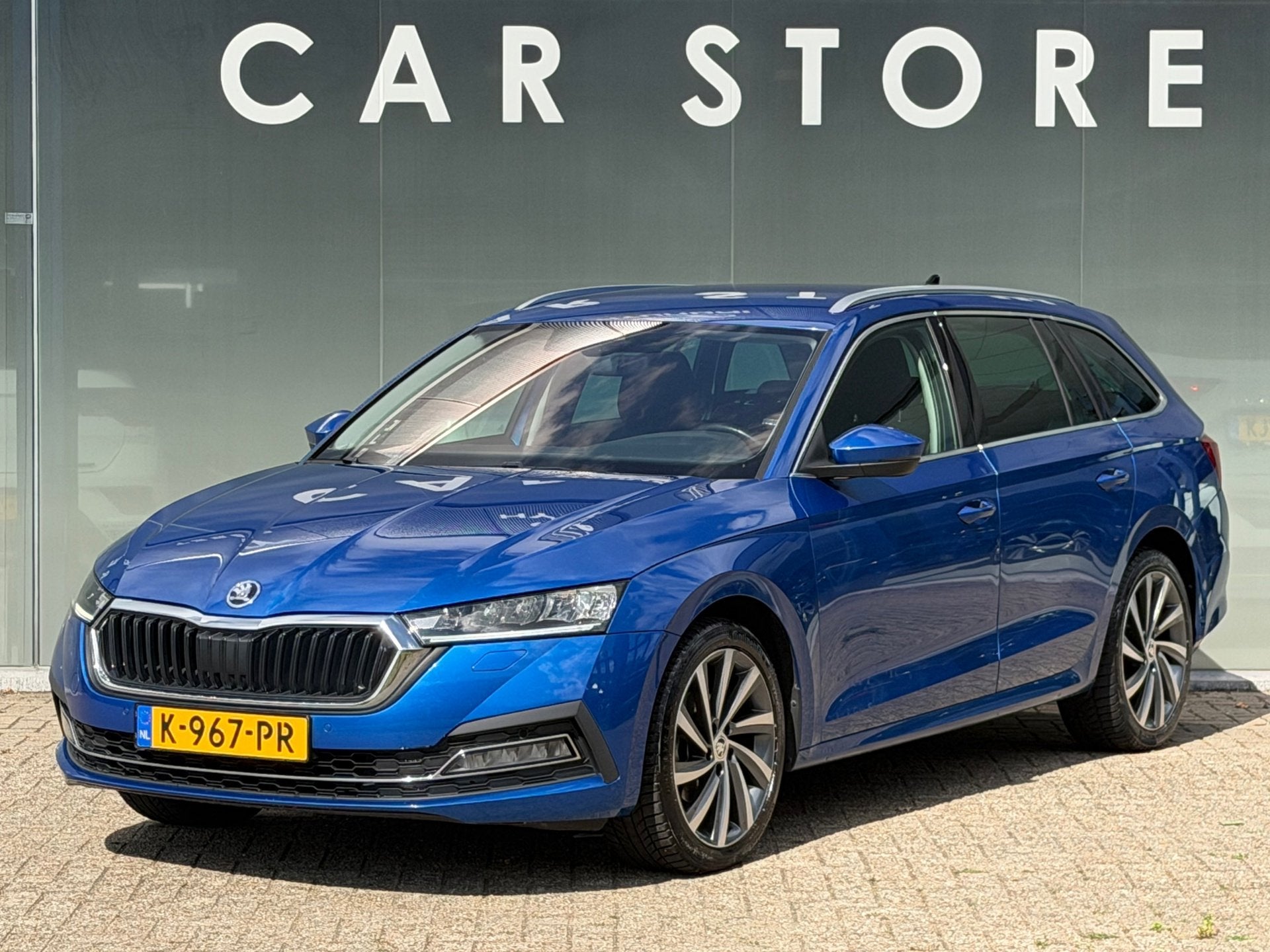Skoda Octavia Combi 1.0 e-TSI Business Edition Plus TREKHAAK, Auto's, Skoda, Stof, Gebruikt, Blauw, 23 km/l