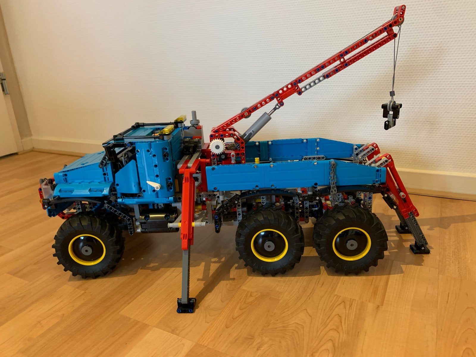 Lego Technic 42070 6x6 All Terrain Sleepwagen, Ophalen, Gebruikt