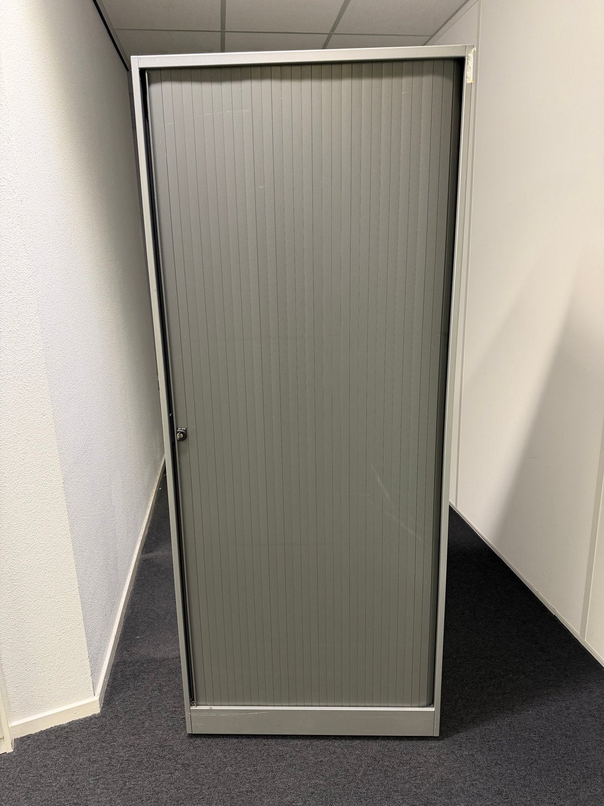 Grijze rolluikkast met 5 legplanken, Huis en Inrichting, Ophalen, Gebruikt, 50 tot 100 cm, Metaal