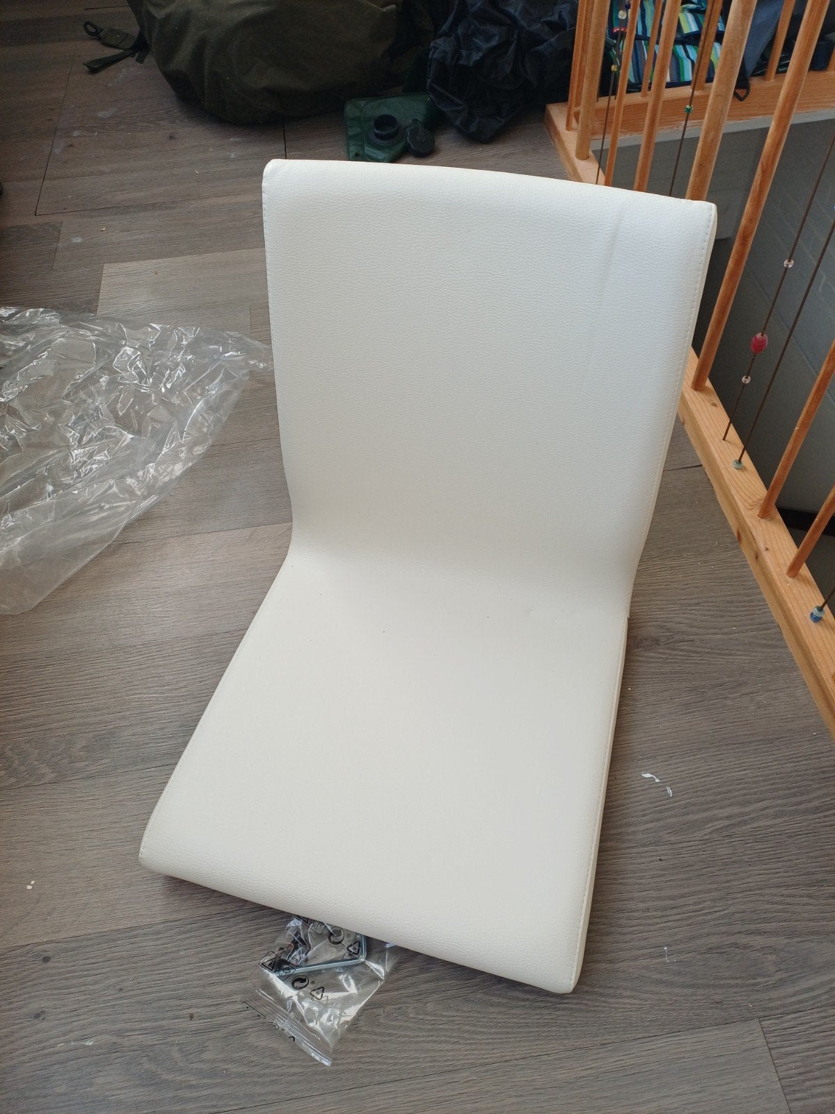 Nieuwe IKEA VOLFGANG zitstoel wit met bevestigingsmateriaal, Huis en Inrichting, Stoelen, Ophalen, Kunststof, Wit, Nieuw