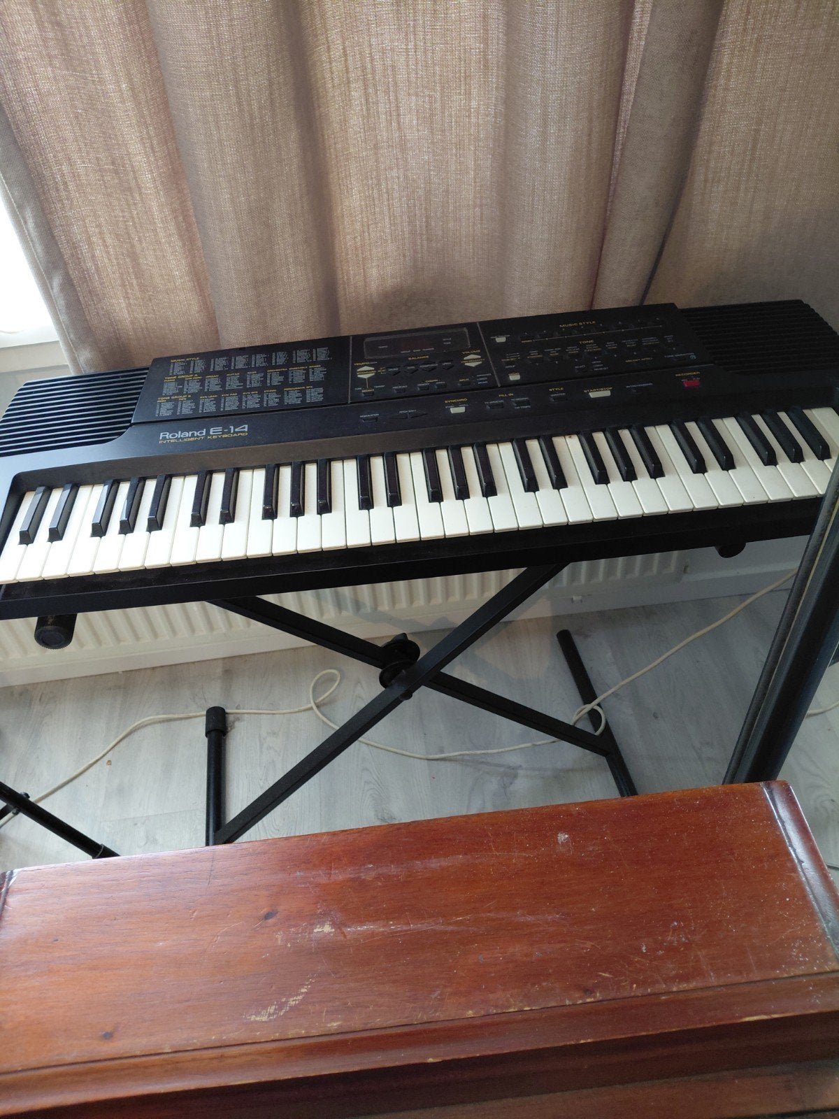 keyboard Roland E-14, Ophalen, Met standaard, Roland, 61 toetsen