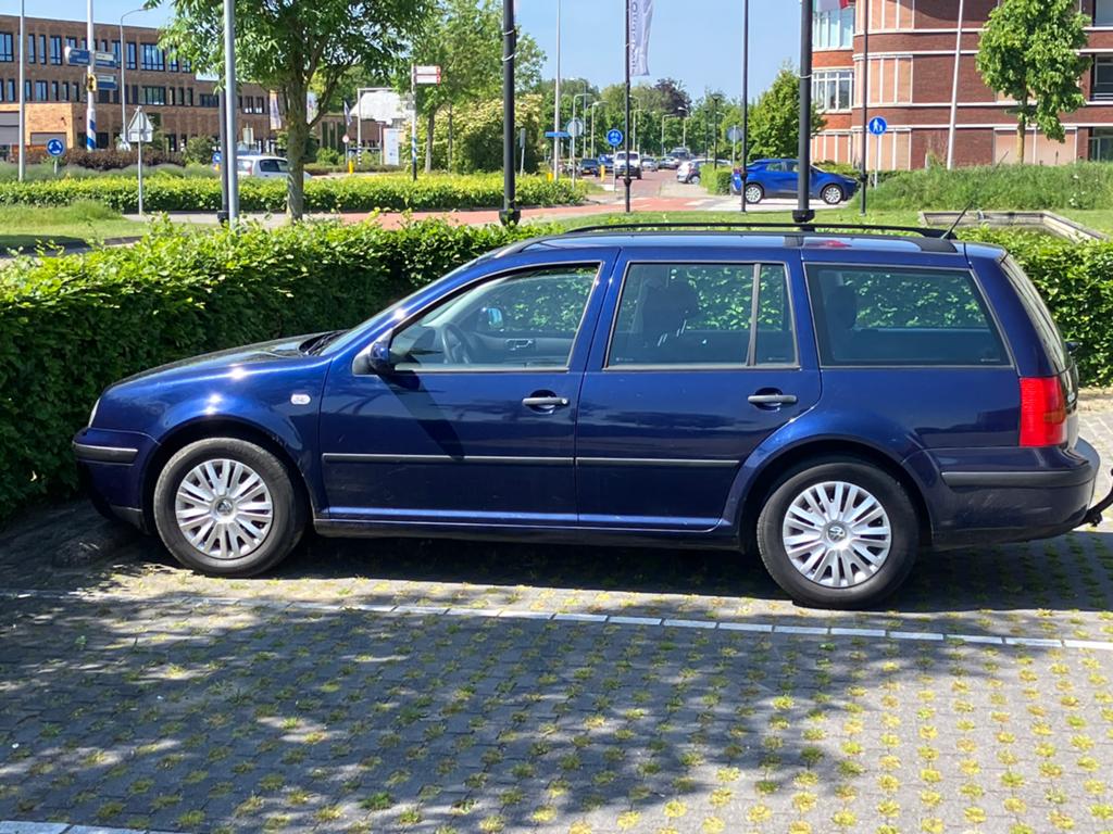Volkswagen Golf 1.6 Variant 2001Cruisecontrol en koude Airco, Zwart, 4 cilinders, Blauw, Handgeschakeld