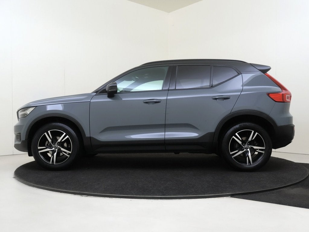 Volvo XC40 T2 R-Design | Panoramadak | Dodehoekdetectie |, 12 maanden, Gebruikt, Automatische klimaatregeling, Origineel Nederlands