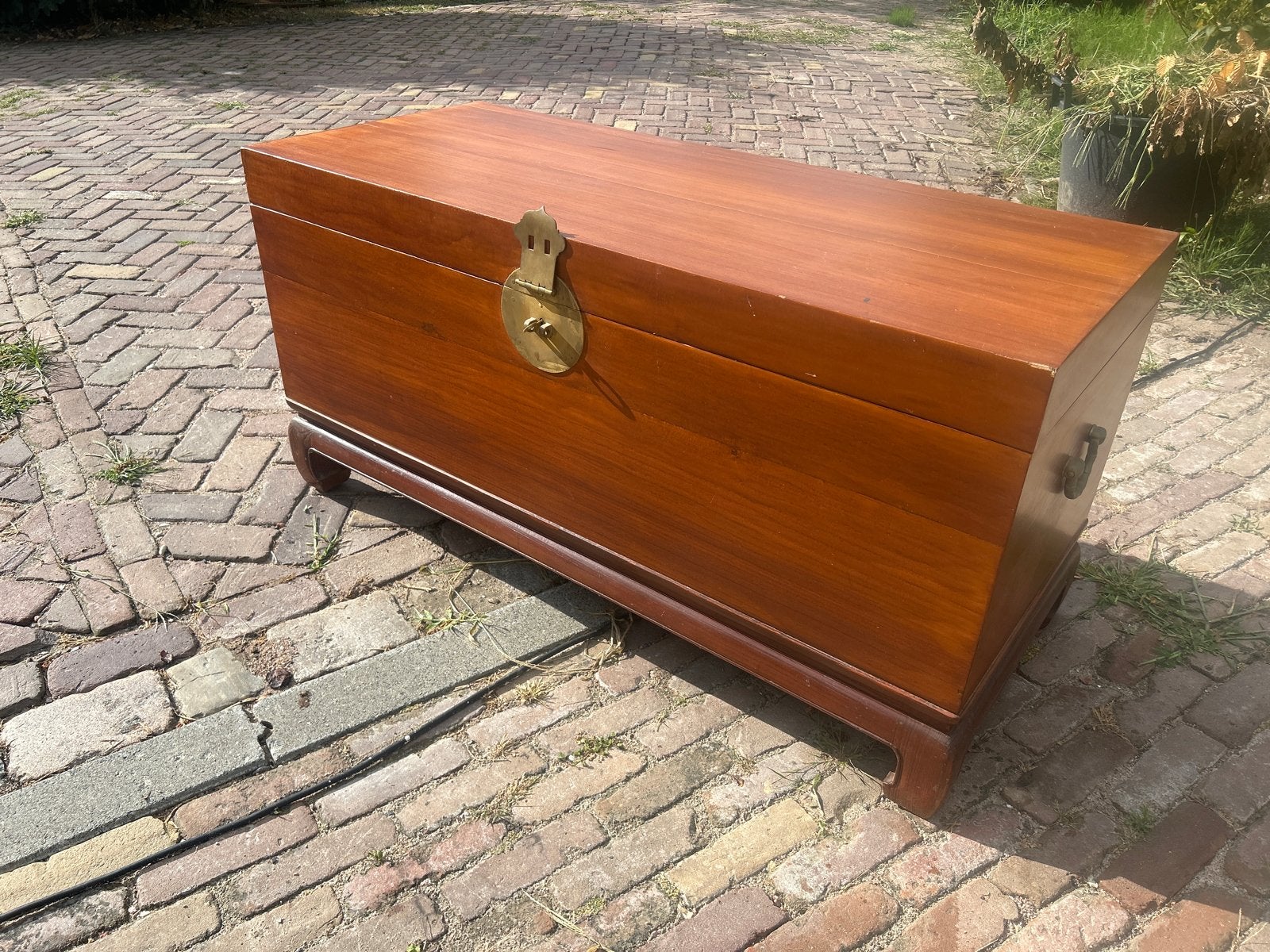 Vintage Aziatische Kist met Messing Sluiting, Ophalen