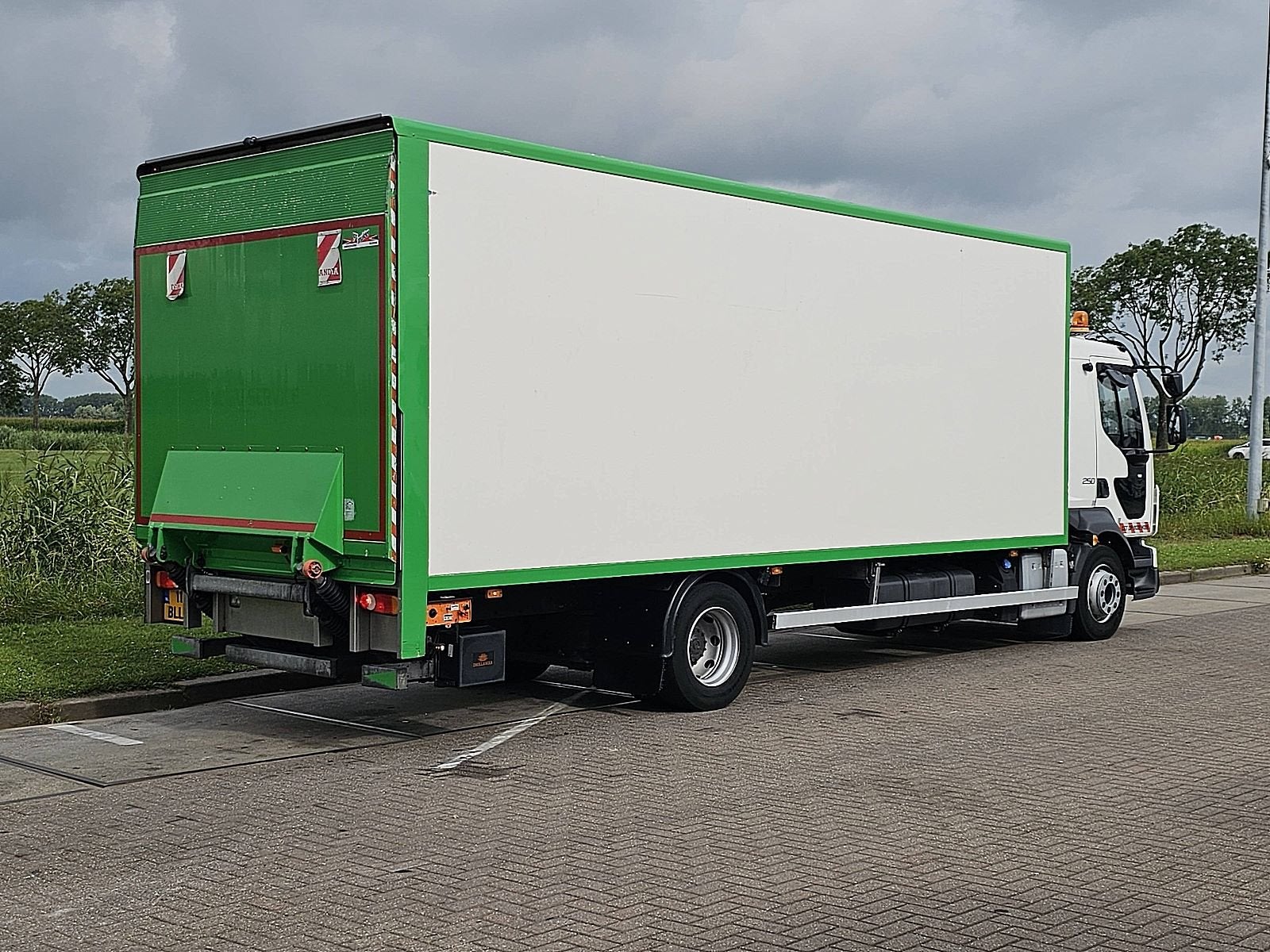 VOLVO FL 250.12 hh floor lift airco, Auto's, Vrachtwagens, Euro 6, Wit, Origineel Nederlands, Bedrijf