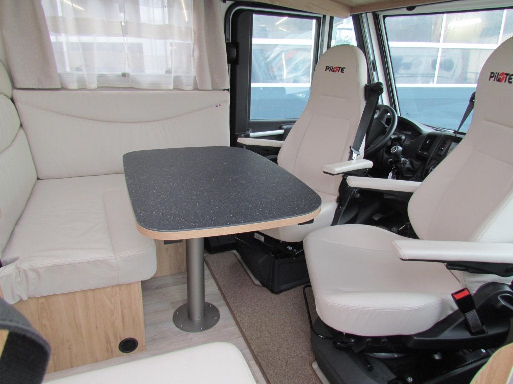 Caravans And Camping Pilote