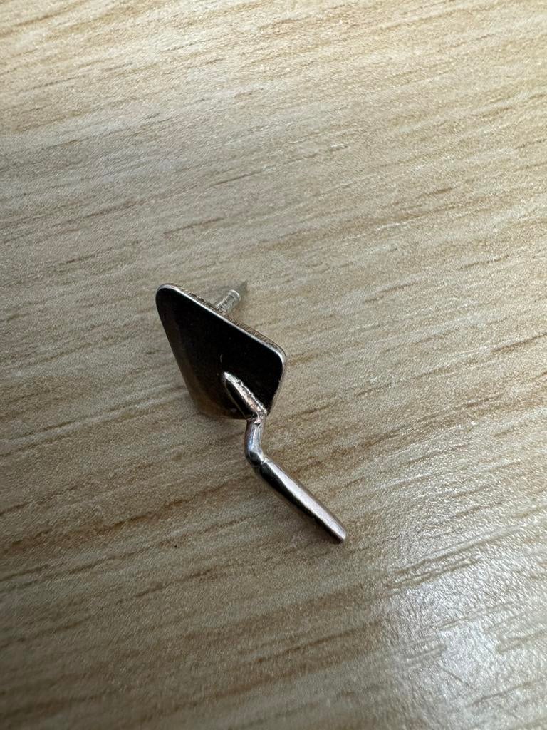 Vrijmetselarij Pin Troffel en 1 gram verzilverd medaillon, Ophalen of Verzenden, Gebruikt, Speldje of Pin