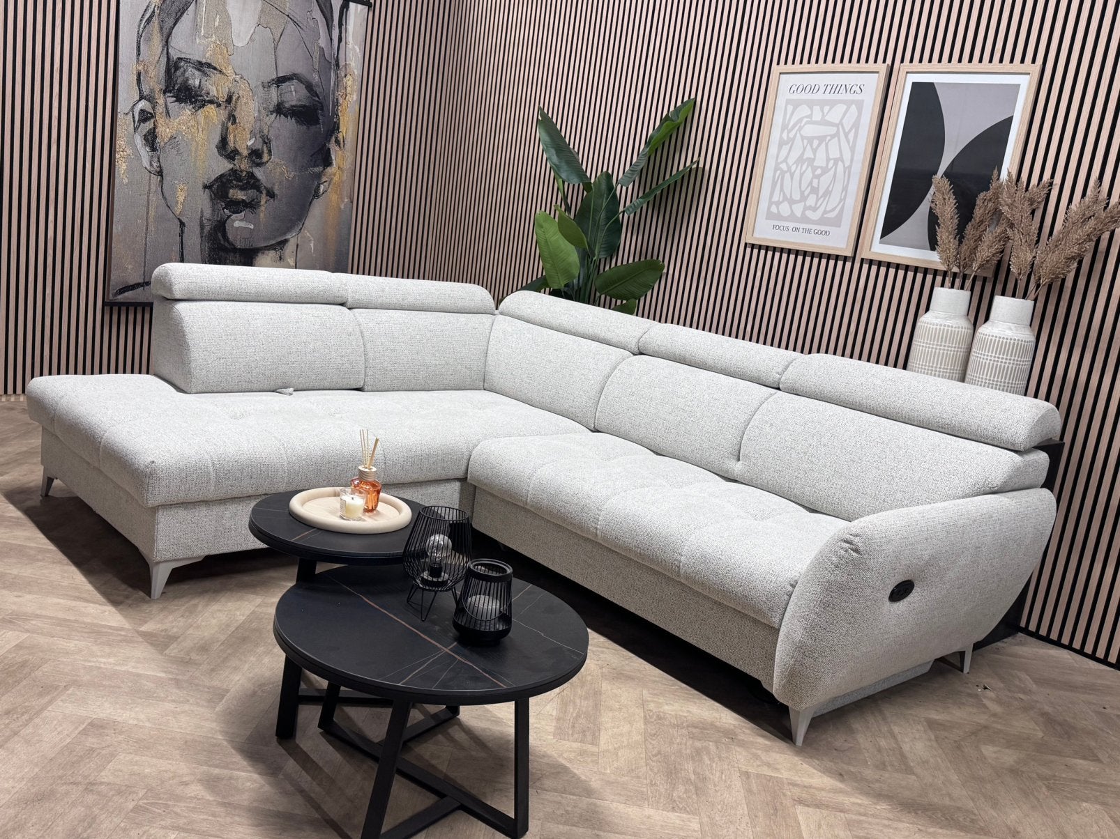 SHOWMODEL| Luxe Kapenga Hoekbank Elektrisch - Grijs -280x215, 250 tot 300 cm, Luxe hoekbank grijs hoofdsteunen modern elektrisch usb